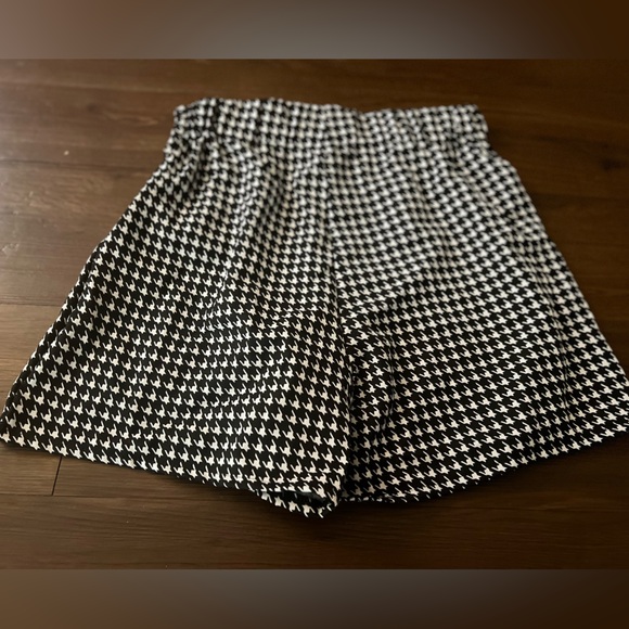 NEW! SHEIN houndstooth print high waisted shorts | Size L - Picture 7 of 7